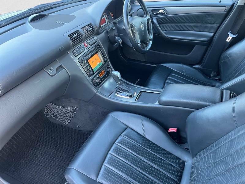 Mercedes-Benz C Class C200 Kompressor Elegance 4-Door Blue #37