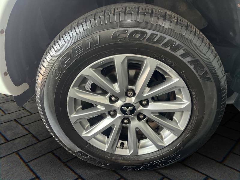 Mitsubishi L200 2.4 Di-d Dc Barbarian Pickup Double Cab Black #9