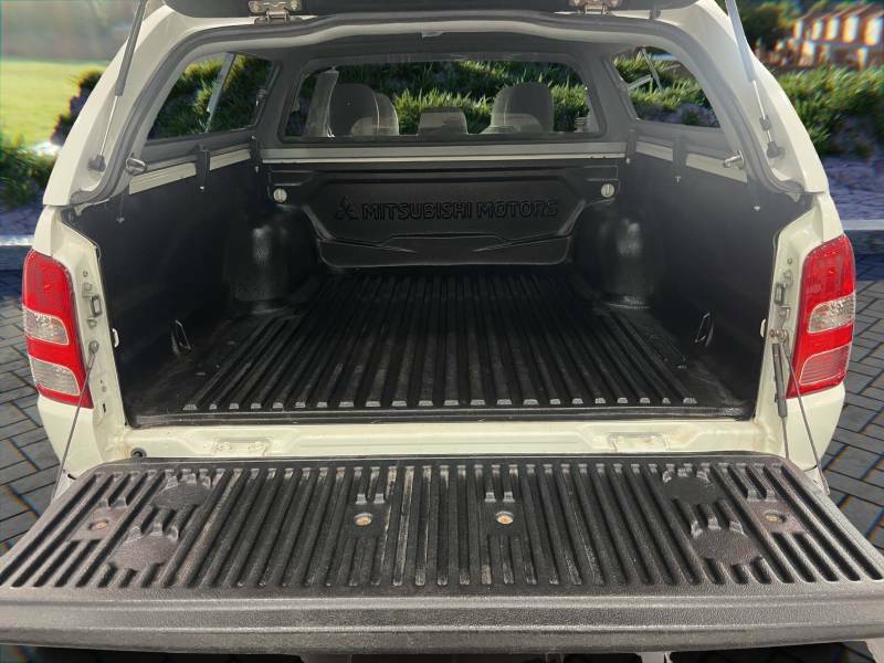 Mitsubishi L200 2.4 Di-d Dc Barbarian Pickup Double Cab Black #25