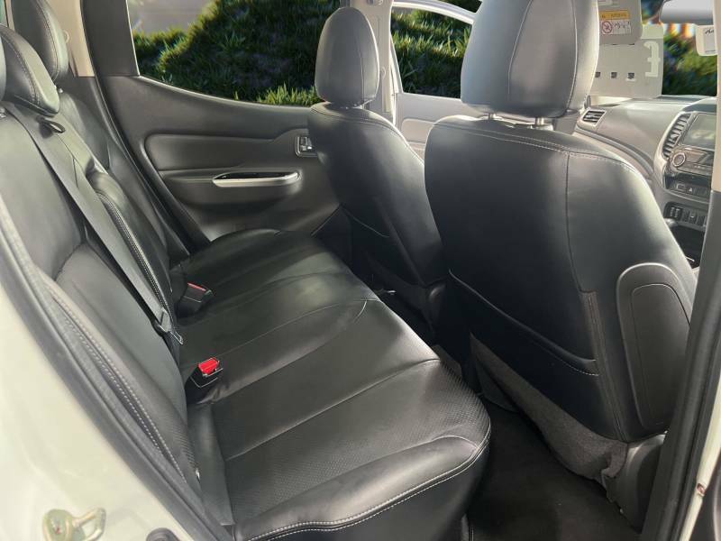 Mitsubishi L200 2.4 Di-d Dc Barbarian Pickup Double Cab Black #23