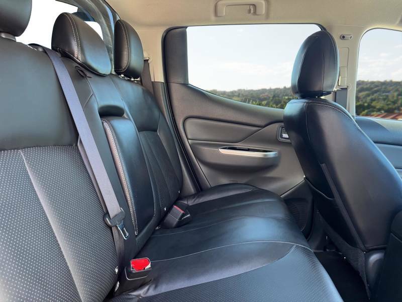 Mitsubishi L200 2.4 Di-d Dc Barbarian Pickup Double Cab Black #24