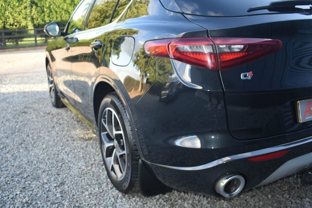 Alfa Romeo Stelvio Lusso Ti Suv Black #3