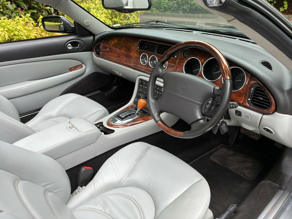 Jaguar XK8 4.2 Black #15