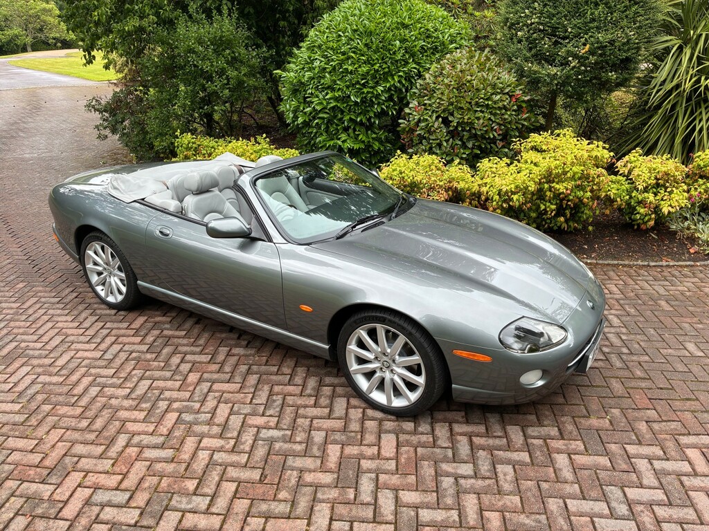 Jaguar XK8 4.2 Black #8