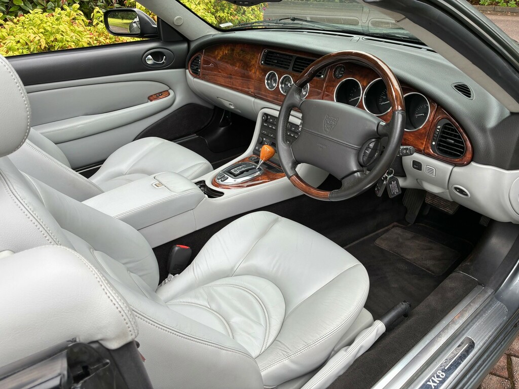 Jaguar XK8 4.2 Black #12