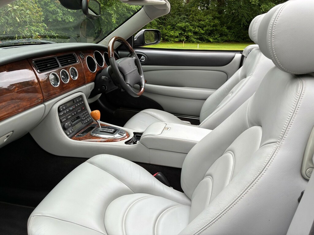 Jaguar XK8 4.2 Black #11