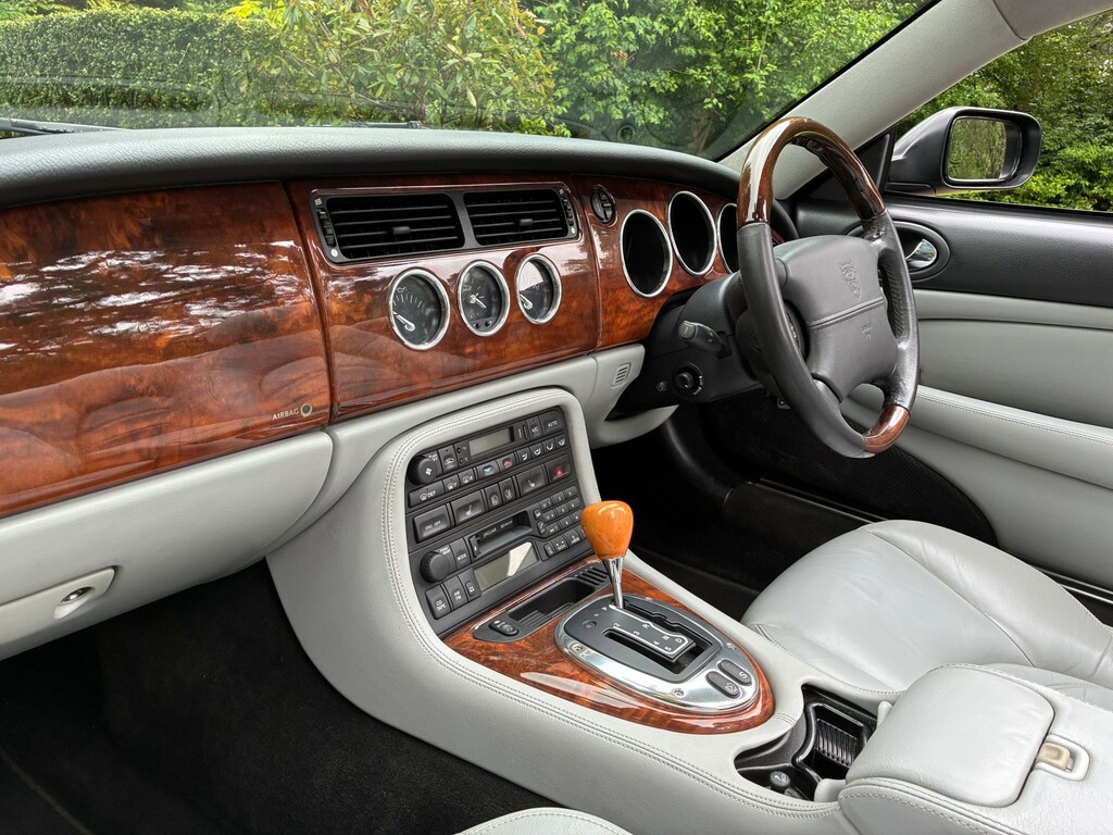 Jaguar XK8 4.2 Black #10