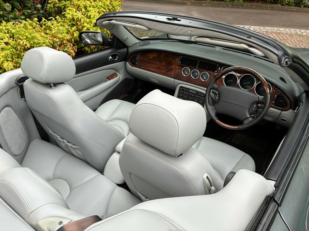 Jaguar XK8 4.2 Black #13