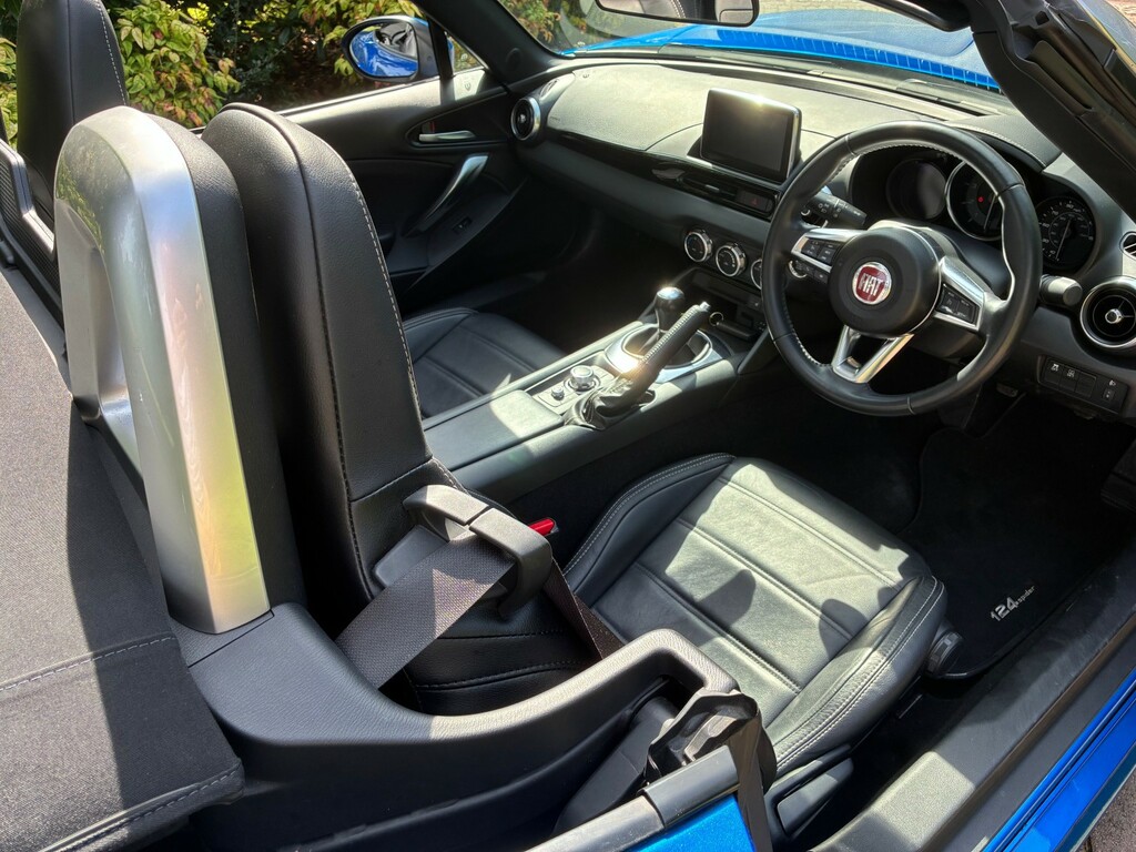 Fiat 124 Spider Convertible 1.4 Spider Multiair Lusso 139 Bhp Red #12