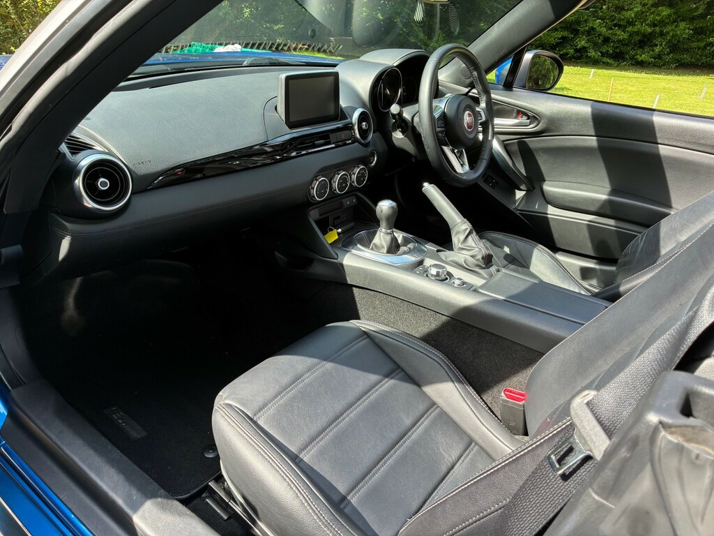 Fiat 124 Spider Convertible 1.4 Spider Multiair Lusso 139 Bhp Red #10