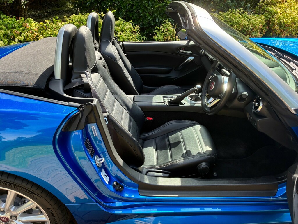 Fiat 124 Spider Convertible 1.4 Spider Multiair Lusso 139 Bhp Red #9