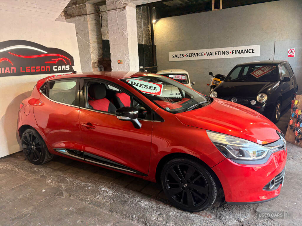 Renault Clio 1.5 Dci 90 Dynamique S Medianav Energy SFZ3526 Red #4