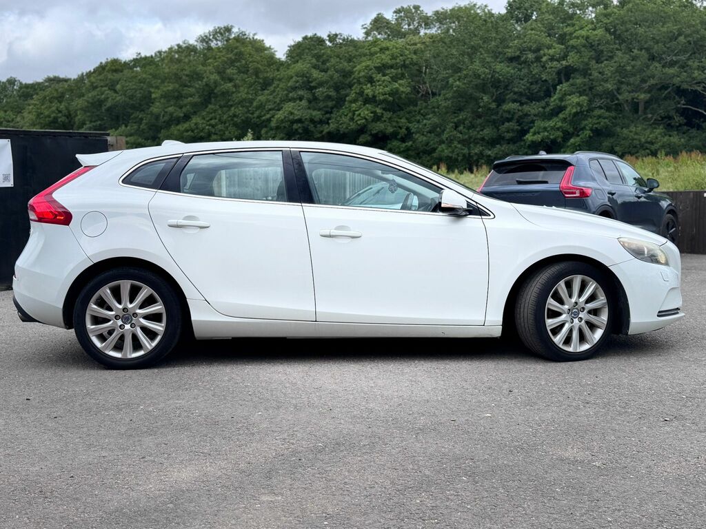 Volvo V40 Hatchback White #5