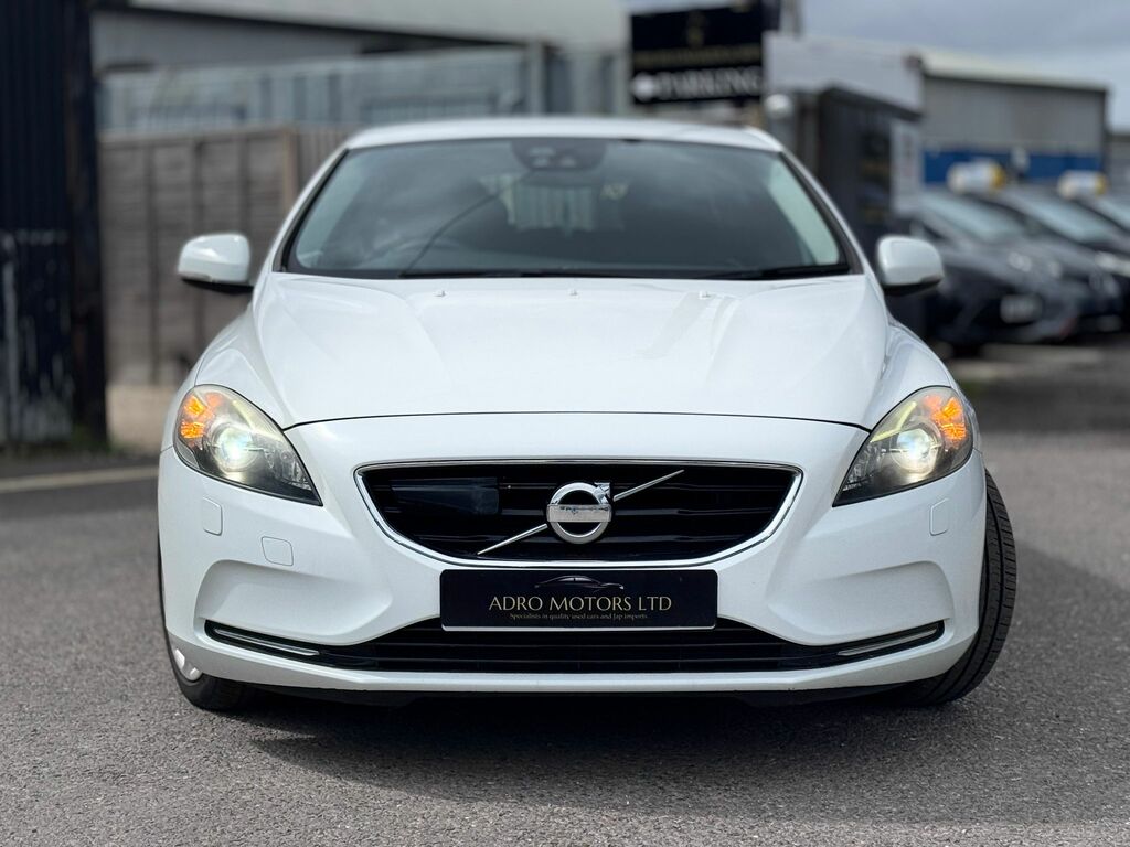 Volvo V40 Hatchback White #2