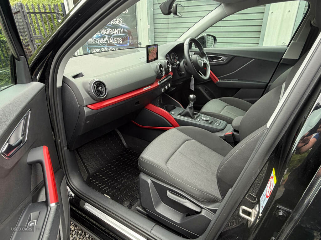 Audi Q2 30 Tdi Sport ST68YNO Black #6