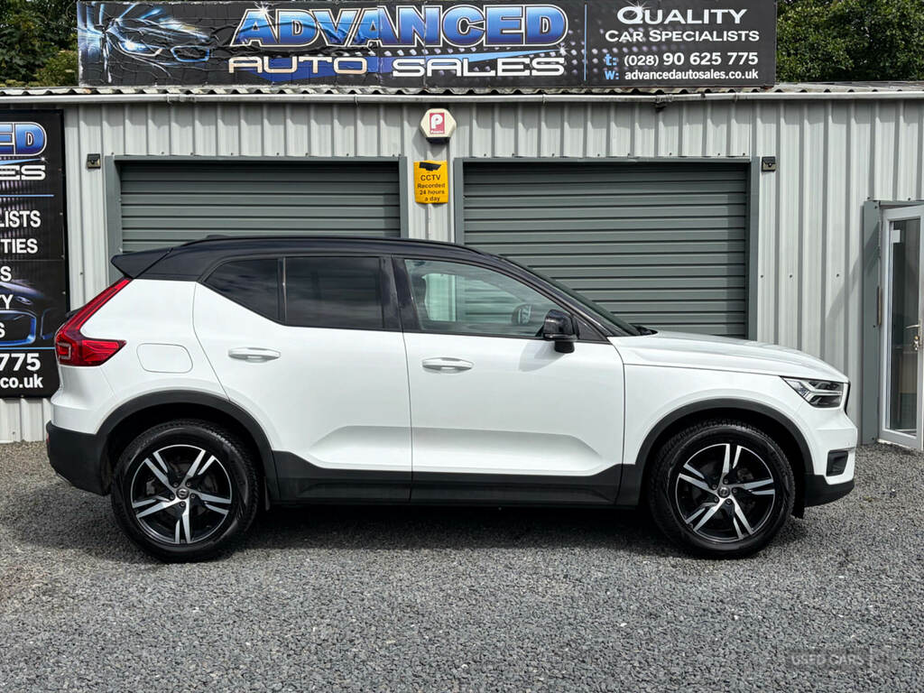 Volvo XC40 2.0 D3 R Design White #2