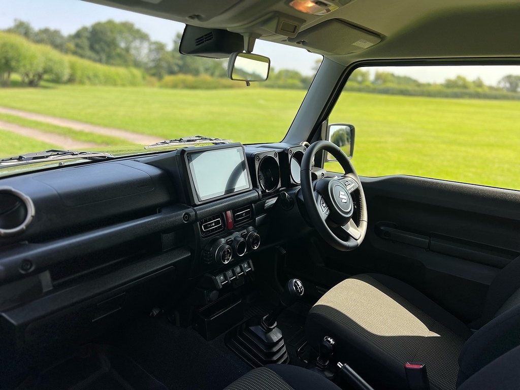 Suzuki Jimny Suv White #26