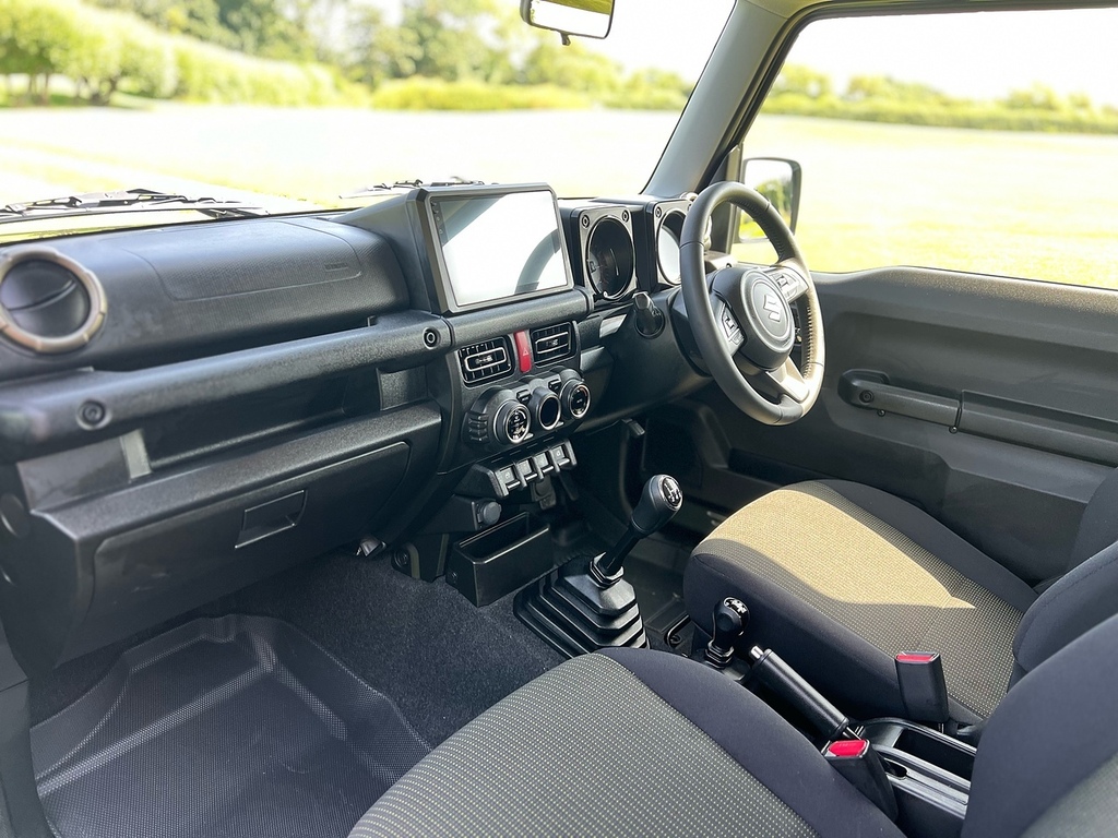 Suzuki Jimny Suv White #25
