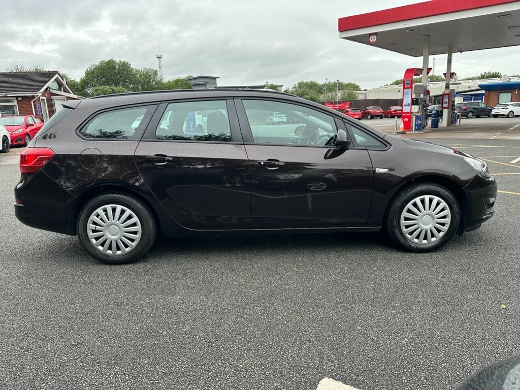 Vauxhall Astra 1.4L Exclusiv SL13OPX Brown #4