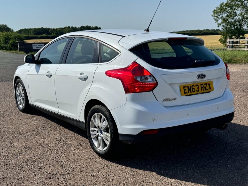 Ford Focus Hatchback White #6
