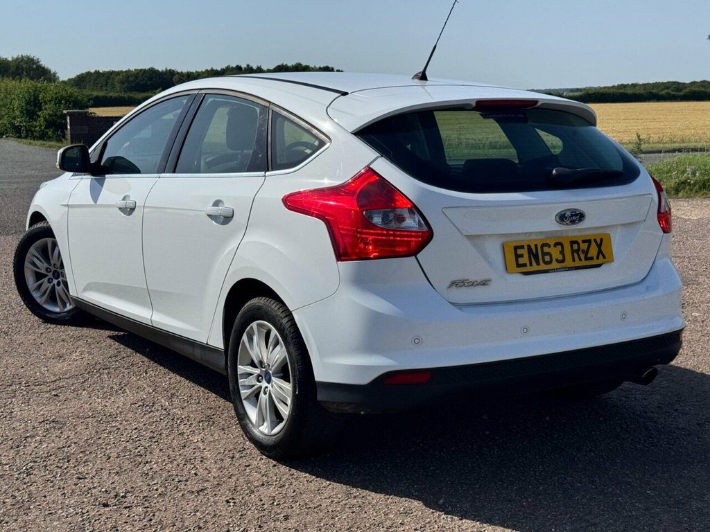 Ford Focus Hatchback White #4