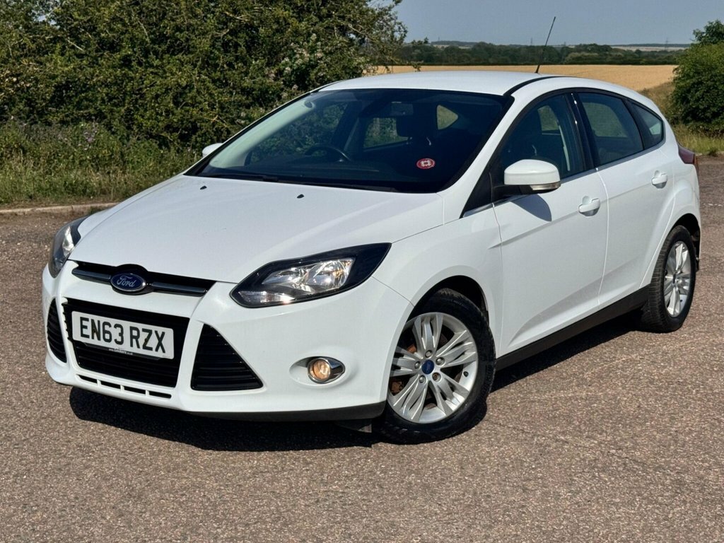 Ford Focus Hatchback White #3