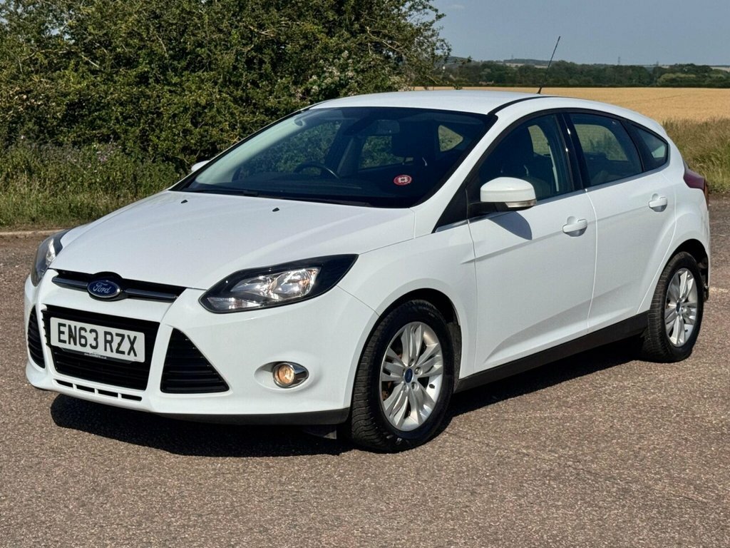 Ford Focus Hatchback White #5