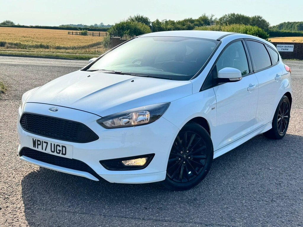 Ford Focus Hatchback WP17UGD White #6