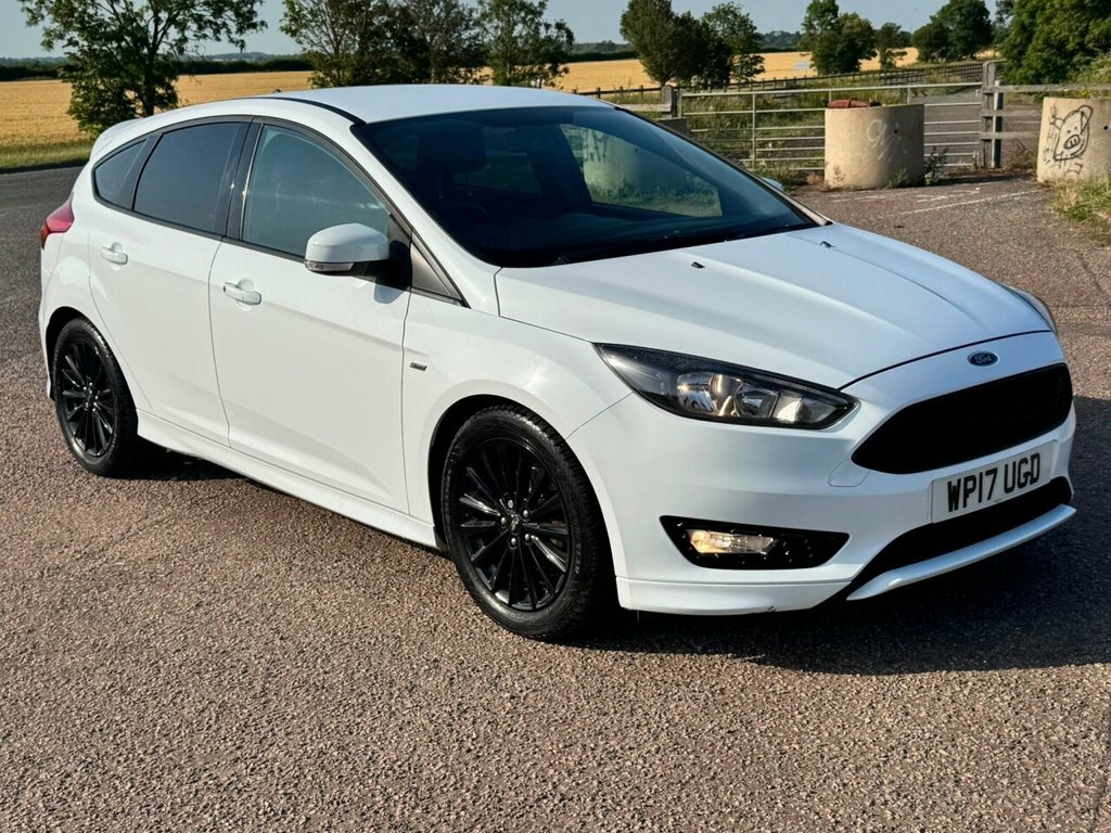 Ford Focus Hatchback WP17UGD White #4