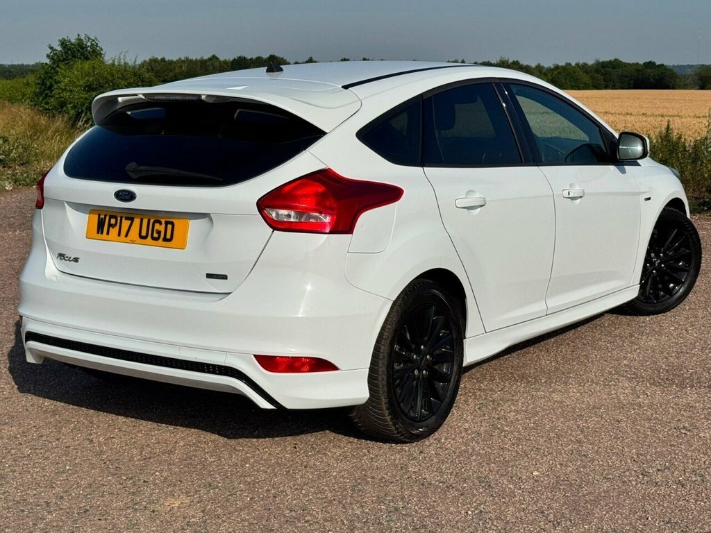 Ford Focus Hatchback WP17UGD White #5