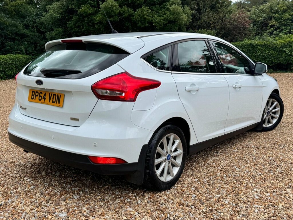 Ford Focus Hatchback White #6