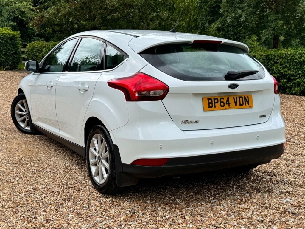 Ford Focus Hatchback White #5