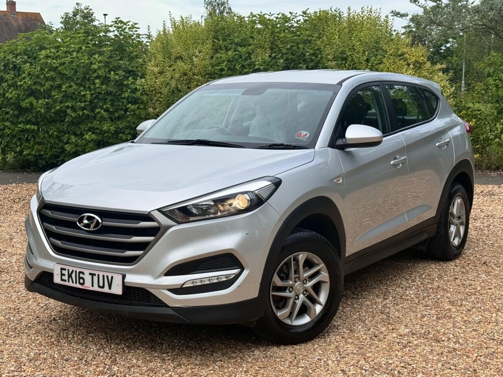 Hyundai Tucson Crdi Se Nav Blue Drive Red #3