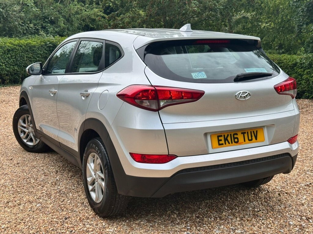 Hyundai Tucson Crdi Se Nav Blue Drive Red #5