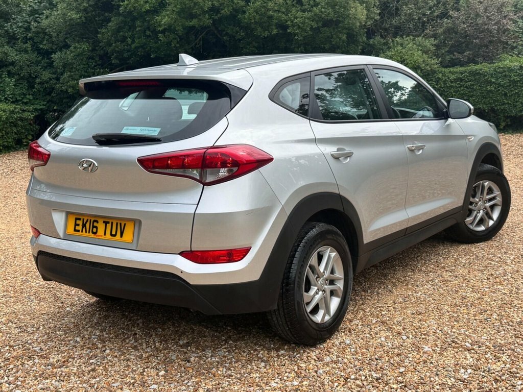 Hyundai Tucson Crdi Se Nav Blue Drive Red #6