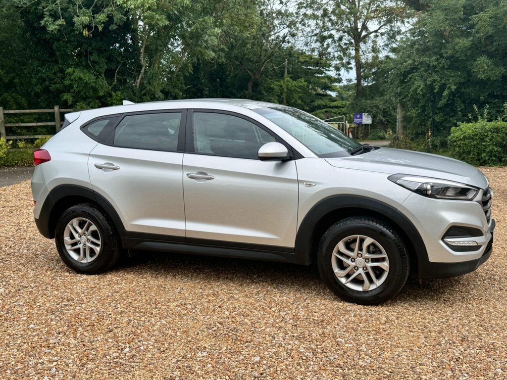 Hyundai Tucson Crdi Se Nav Blue Drive Red #20