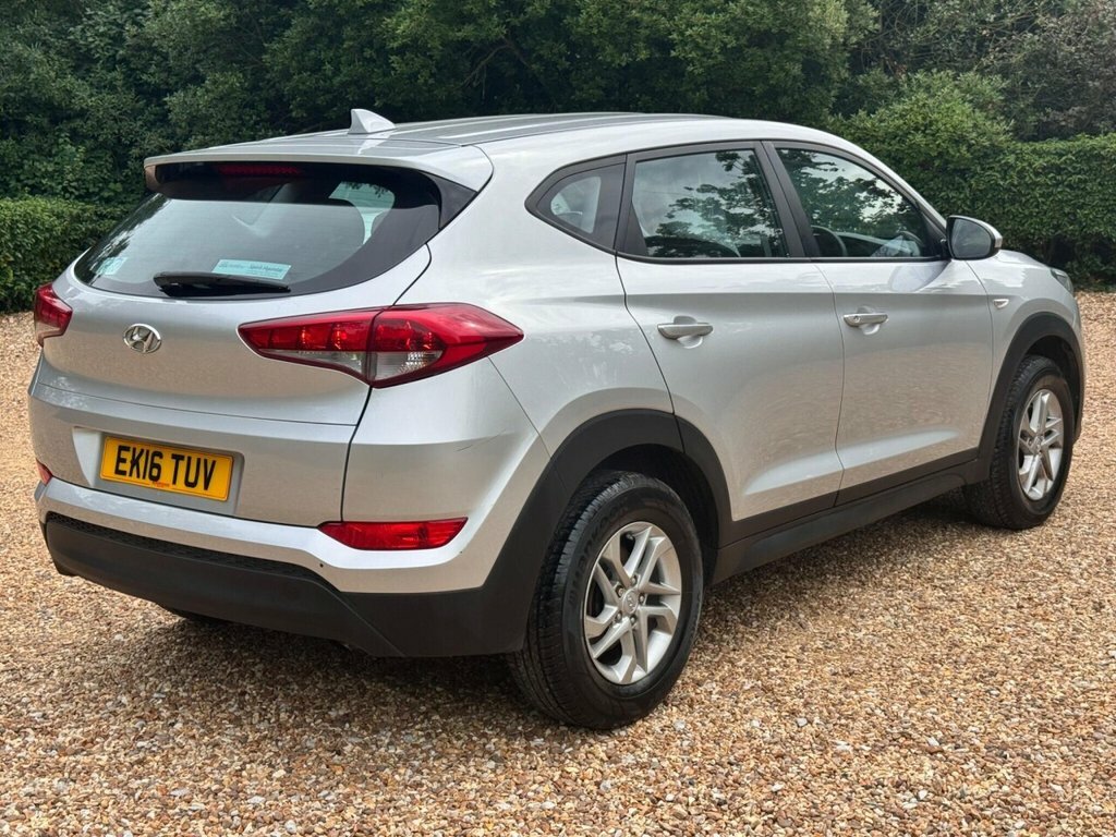 Hyundai Tucson Crdi Se Nav Blue Drive Red #13