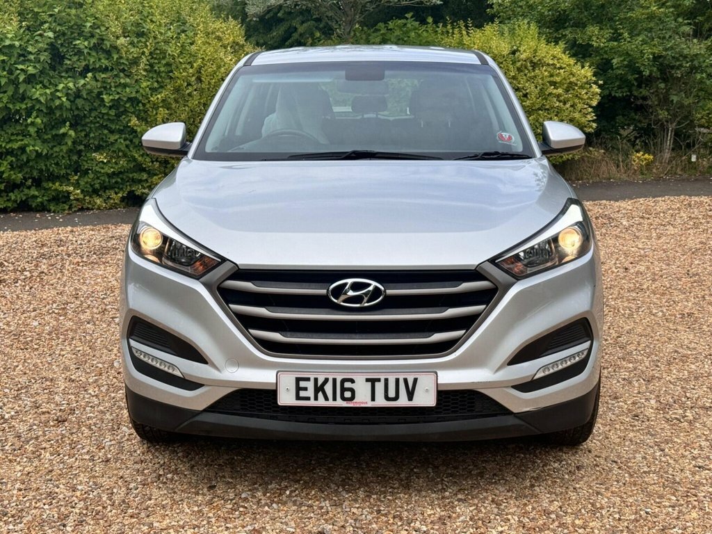 Hyundai Tucson Crdi Se Nav Blue Drive Red #2