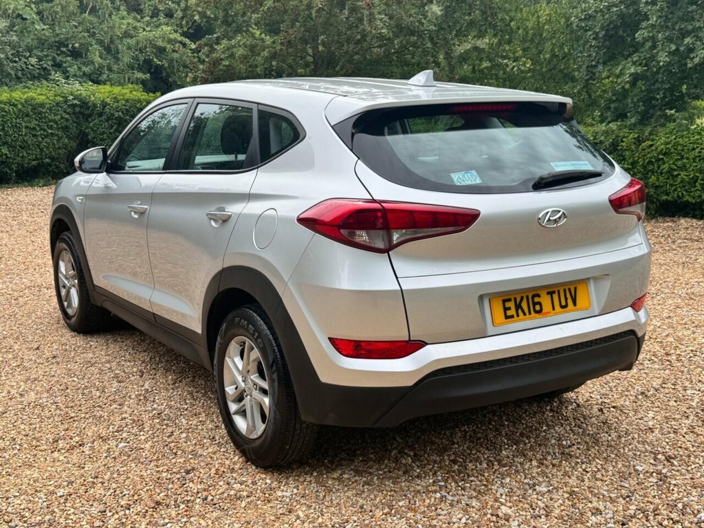 Hyundai Tucson Crdi Se Nav Blue Drive Red #16