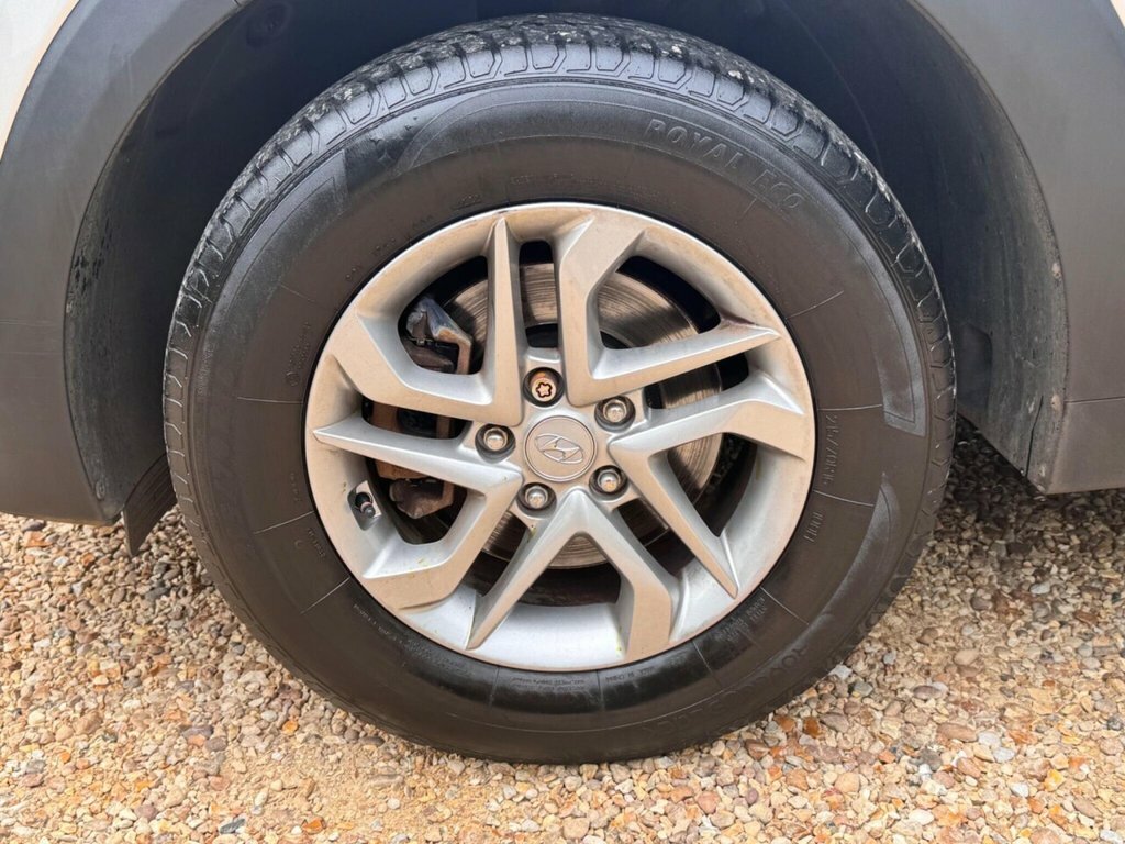 Hyundai Tucson Crdi Se Nav Blue Drive Red #51