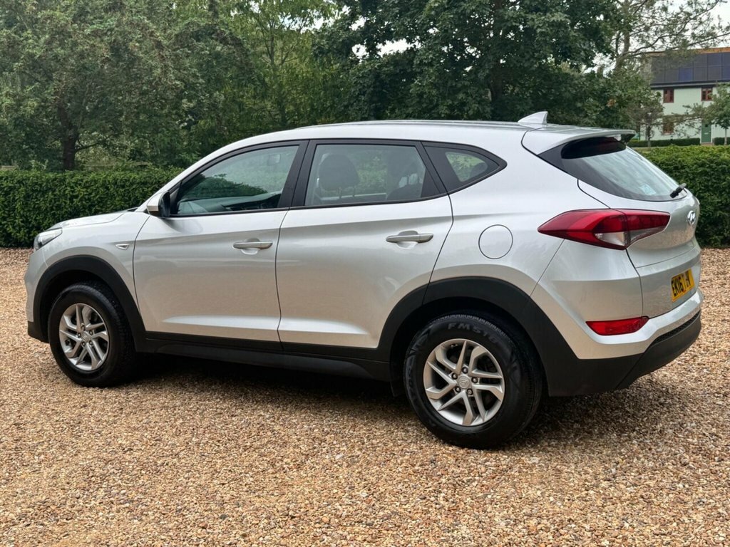 Hyundai Tucson Crdi Se Nav Blue Drive Red #17