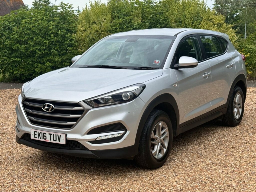 Hyundai Tucson Crdi Se Nav Blue Drive Red #14