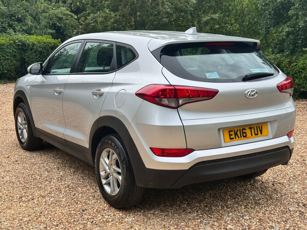 Hyundai Tucson Crdi Se Nav Blue Drive Red #15
