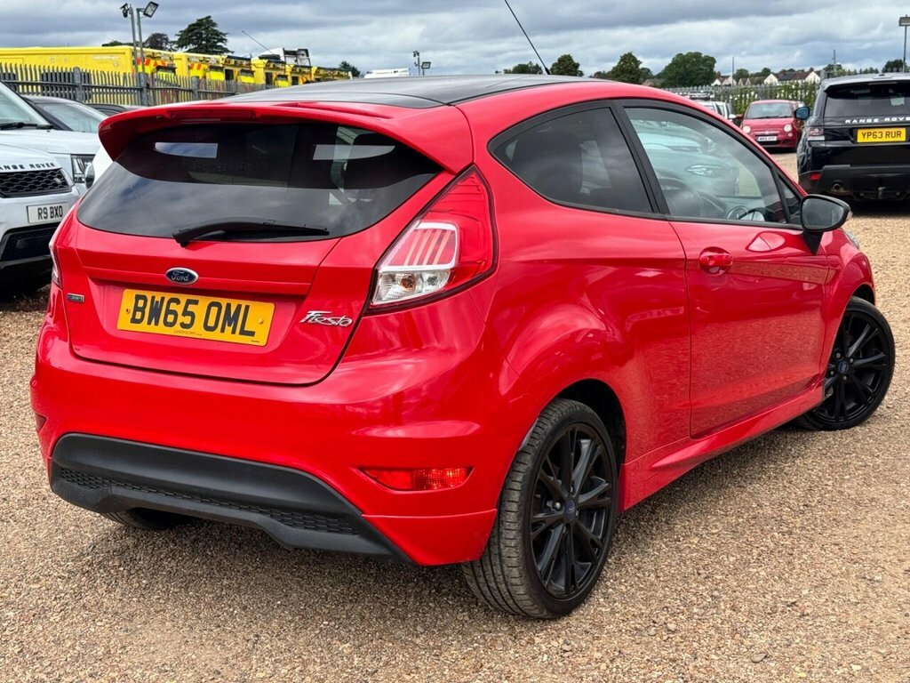 Ford Fiesta Hatchback Red #5