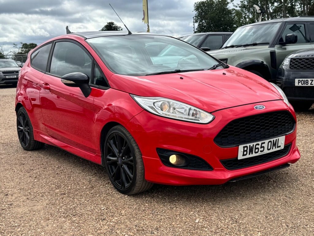 Ford Fiesta Hatchback Red #3