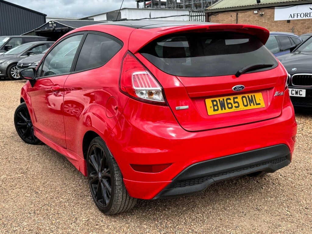 Ford Fiesta Hatchback Red #2