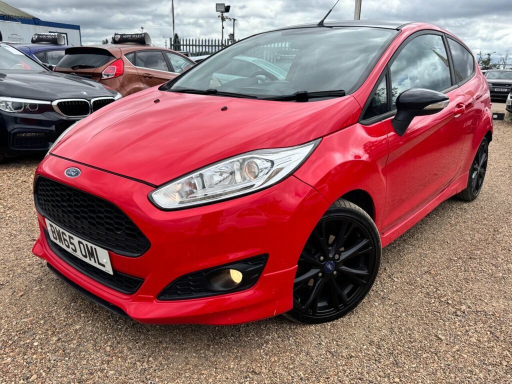 Ford Fiesta Hatchback Red #4