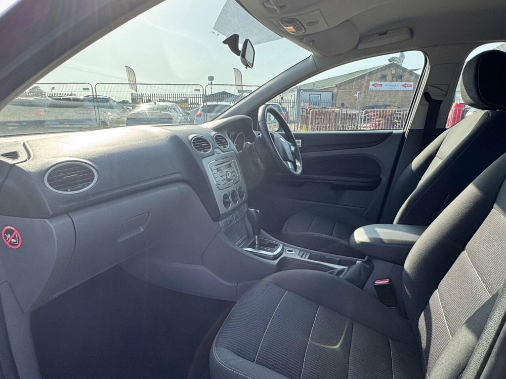 Ford Focus 1.8 Tdci Zetec Hatchback 137 G Red #31
