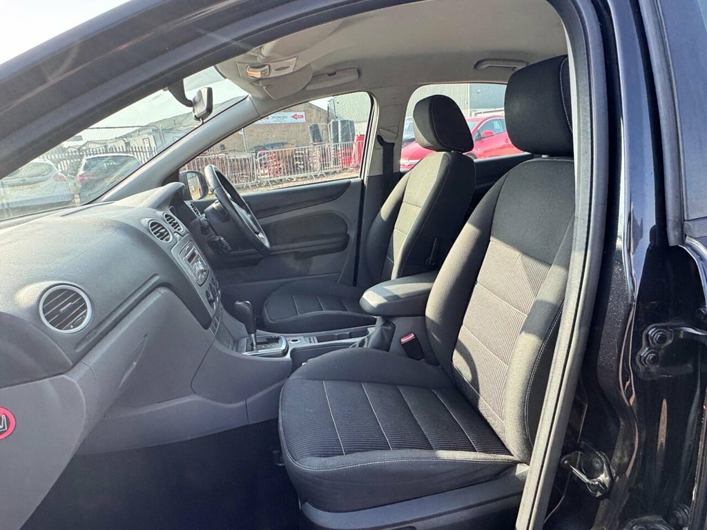 Ford Focus 1.8 Tdci Zetec Hatchback 137 G Red #32