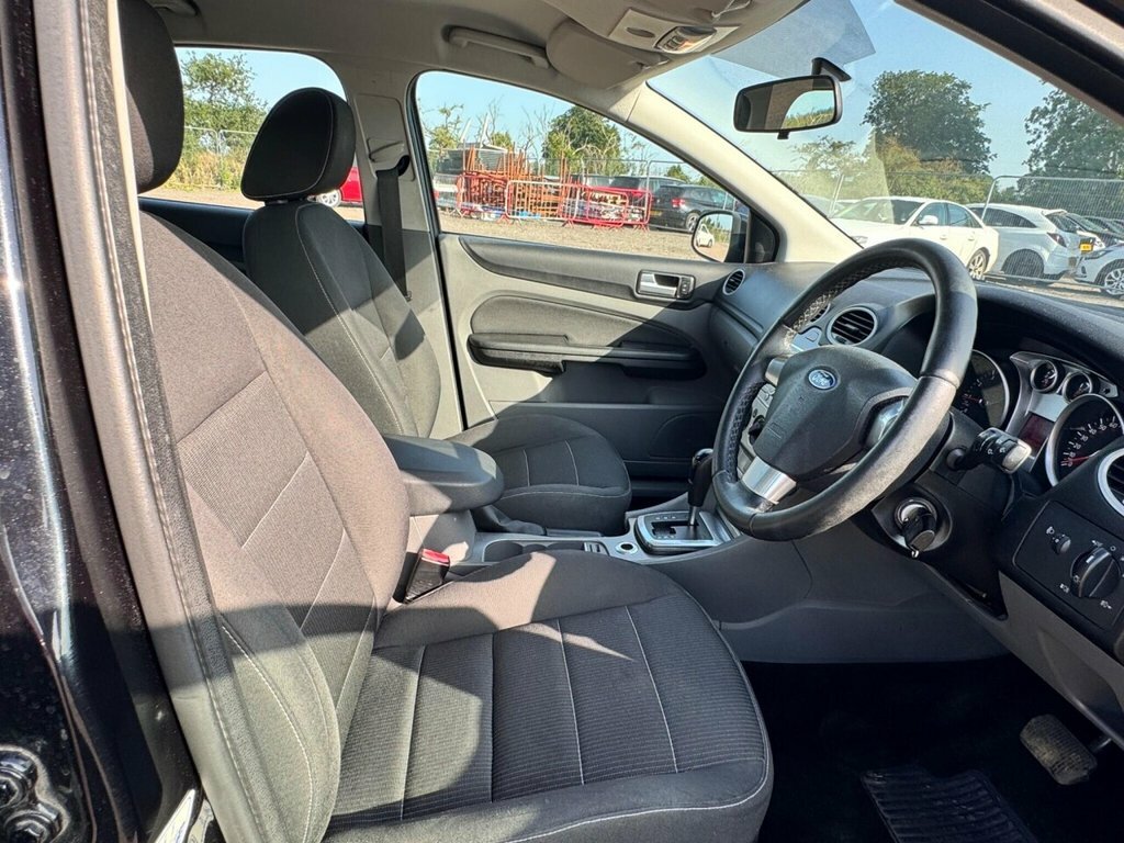Ford Focus 1.8 Tdci Zetec Hatchback 137 G Red #17
